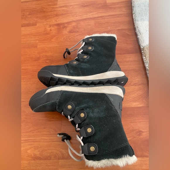 SOREL Kids Whitney™ II Short Lace Waterproof  Black Snow Boot Youth 4. - Picture 10 of 11